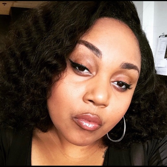 Meet Your Posher! - Picture 5 of 6